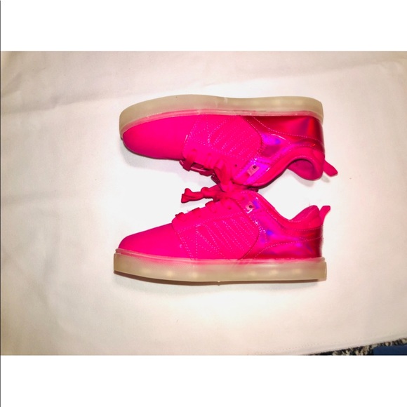 PINK TENNIS SHOES BIG GIRL SIZE 4 or LADY’S 7 SOFT FLEXIBLE SOLE SHOES FLASHLIGH - Picture 3 of 6
